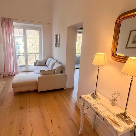 Altstadt Elegance شقة *