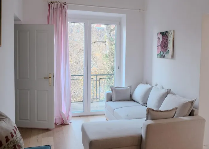 Altstadt Elegance شقة