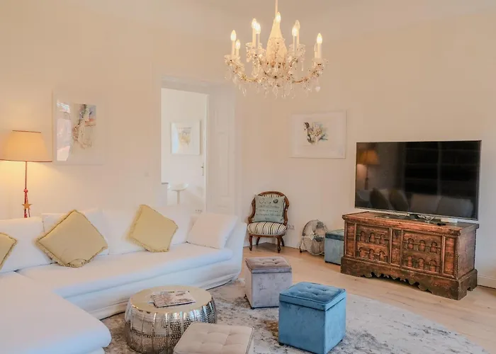 Altstadt Elegance شقة